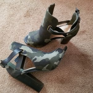 Shoe Dazzle Camouflage Heels